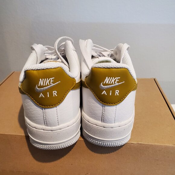 Womens Size 7.5 - Nike Air Force 1 '07 SE - White & Bronzine - Picture 3 of 6